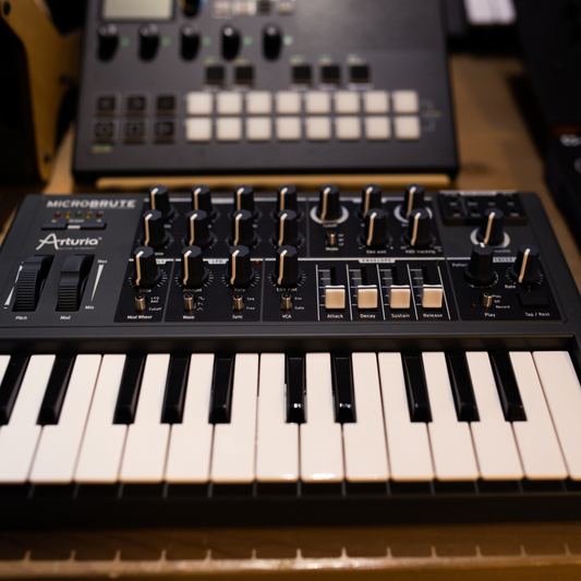 Granular Synthesis for Beatmakers: Microscopic Audio Transformation